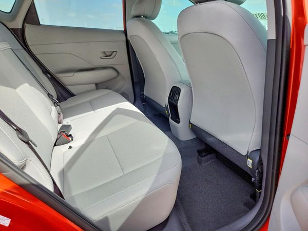 2024 HYUNDAI KONA SE