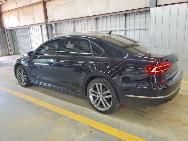 2018 VOLKSWAGEN PASSAT S, R-Line