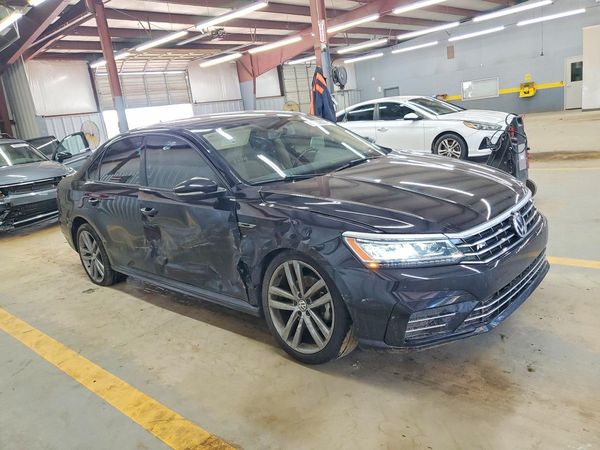 2018 VOLKSWAGEN PASSAT S, R-Line