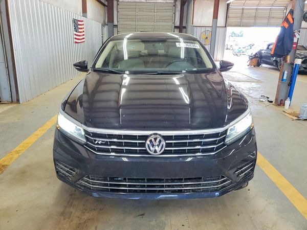 2018 VOLKSWAGEN PASSAT S, R-Line