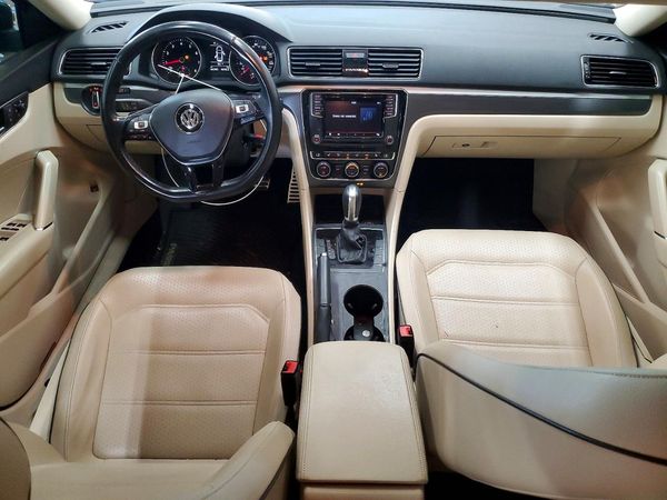 2018 VOLKSWAGEN PASSAT S, R-Line