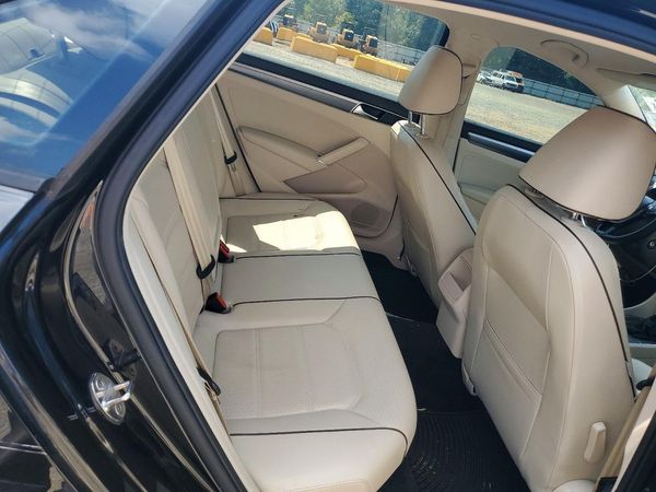2018 VOLKSWAGEN PASSAT S, R-Line