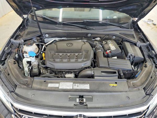 2018 VOLKSWAGEN PASSAT S, R-Line
