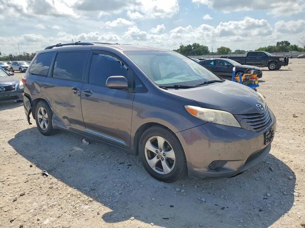 2015 TOYOTA SIENNA