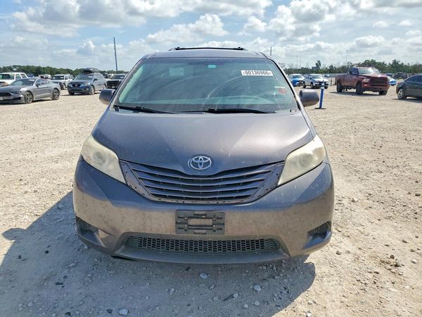 2015 TOYOTA SIENNA