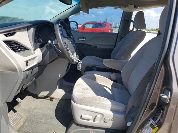 2015 TOYOTA SIENNA