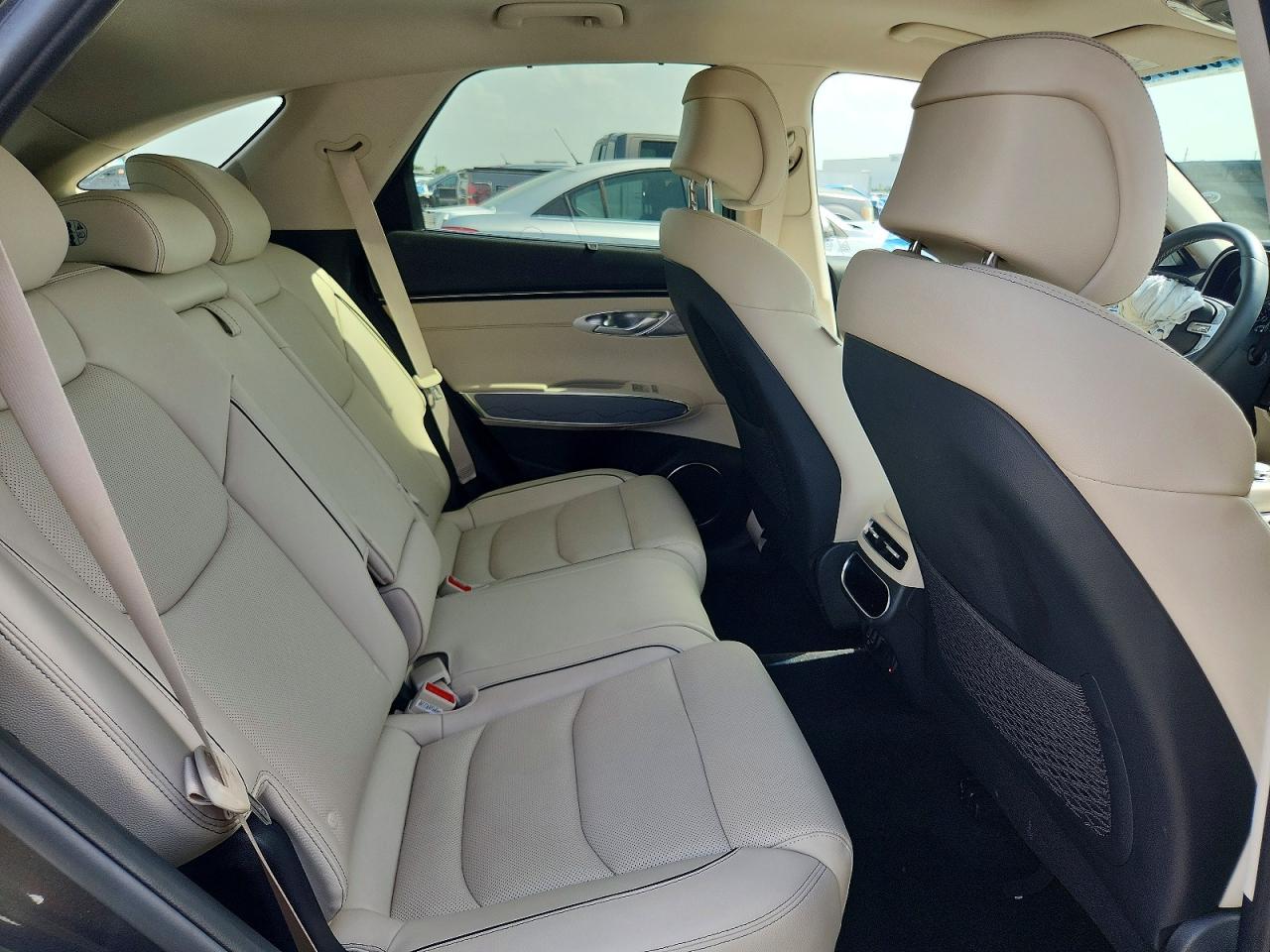 2023 GENESIS GV70