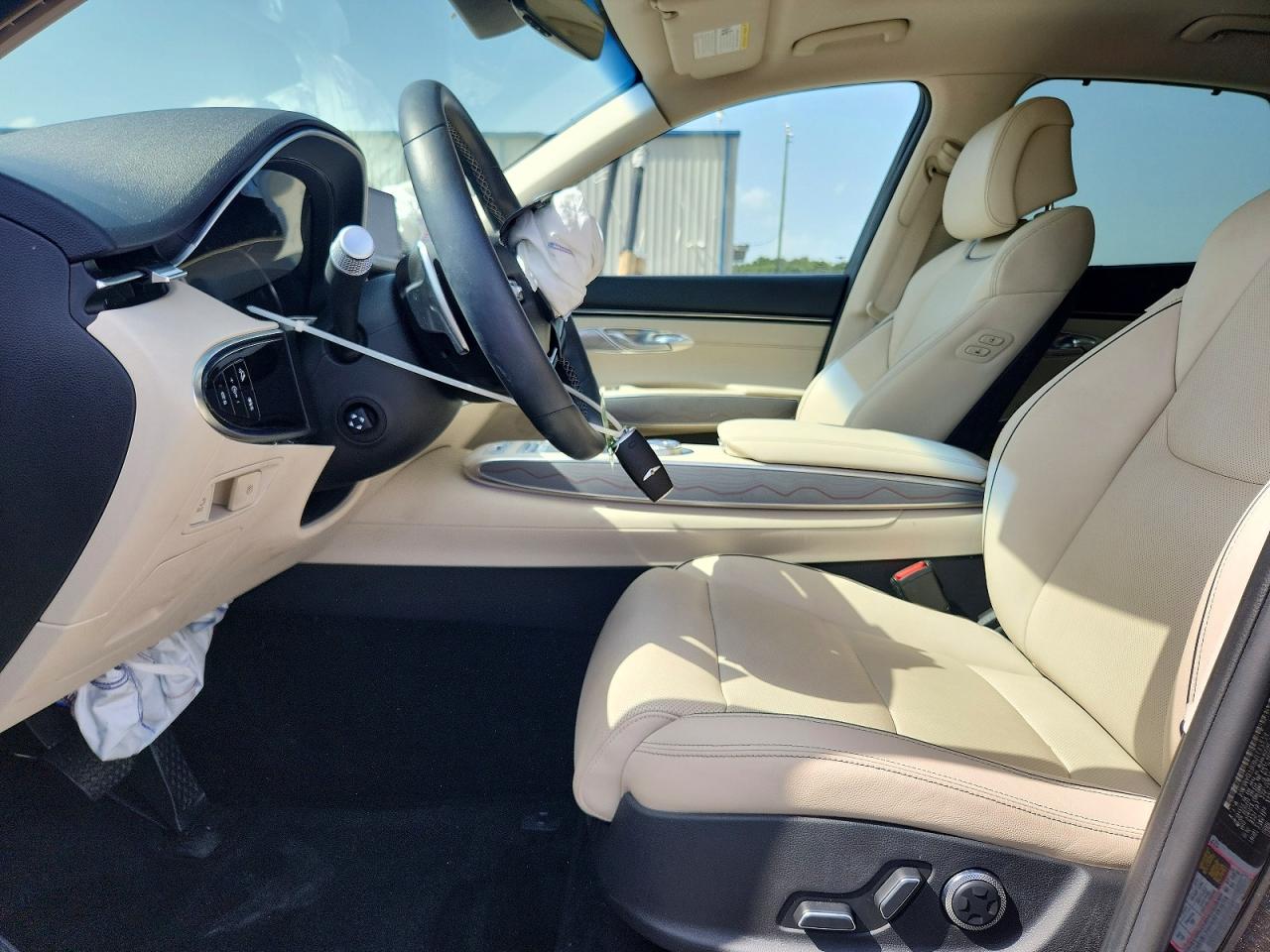 2023 GENESIS GV70