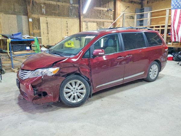 2013 TOYOTA SIENNA