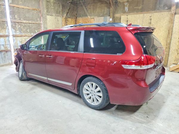 2013 TOYOTA SIENNA