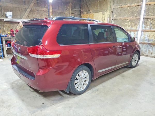 2013 TOYOTA SIENNA