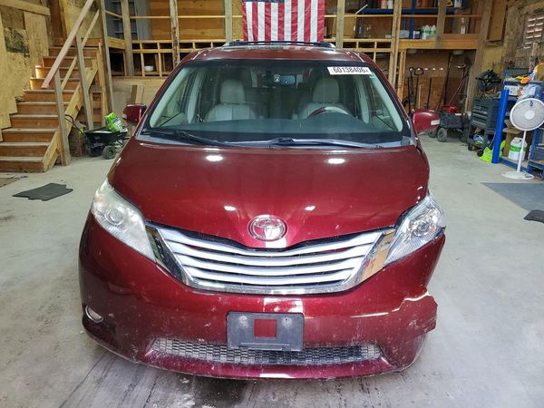 2013 TOYOTA SIENNA