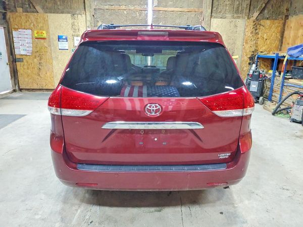 2013 TOYOTA SIENNA