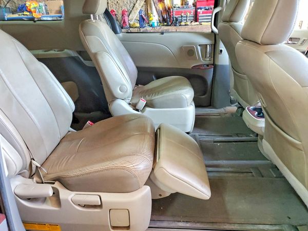 2013 TOYOTA SIENNA