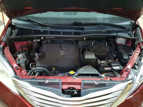 2013 TOYOTA SIENNA
