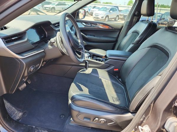 2023 JEEP GRAND CHEROKEE Laredo, Altitude