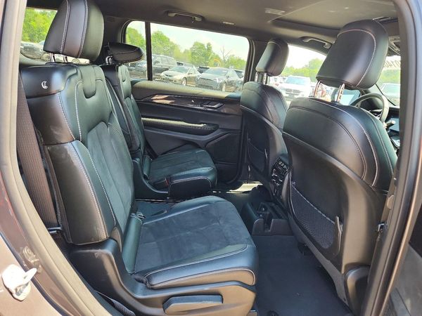 2023 JEEP GRAND CHEROKEE Laredo, Altitude