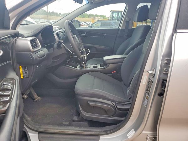 2017 KIA SORENTO L, LX