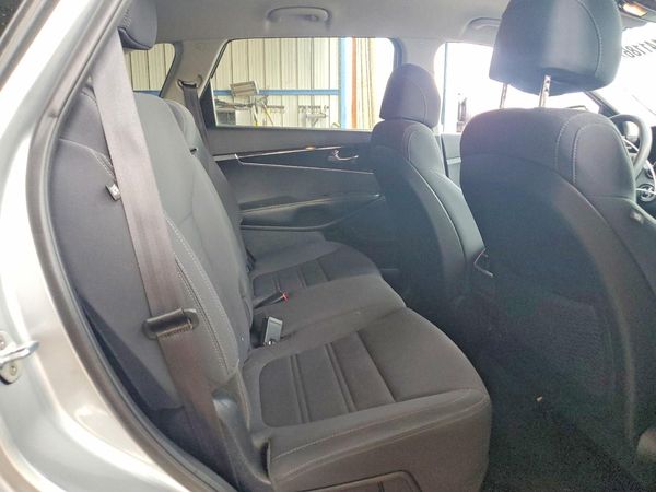 2017 KIA SORENTO L, LX
