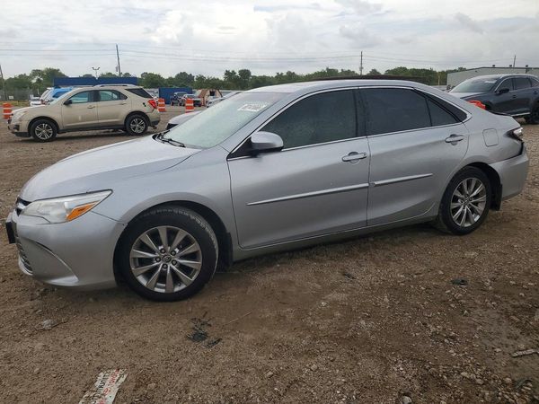 2015 TOYOTA CAMRY — Front 3/4