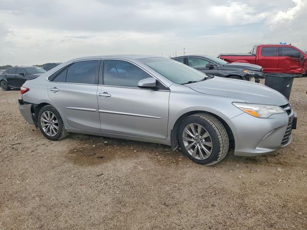 2015 TOYOTA CAMRY — Passenger 3/4