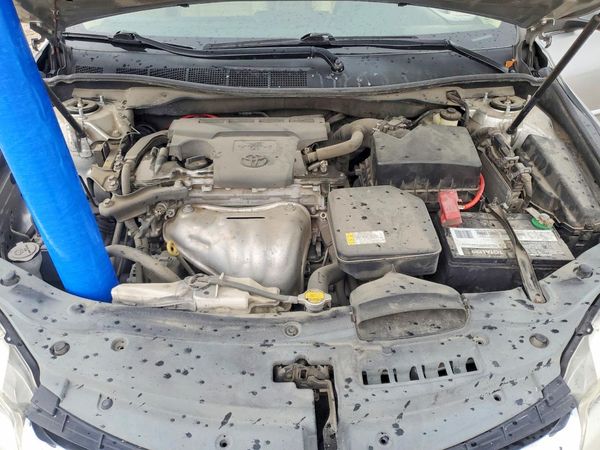 2015 TOYOTA CAMRY — Engine bay