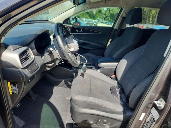 2017 KIA SORENTO L, LX