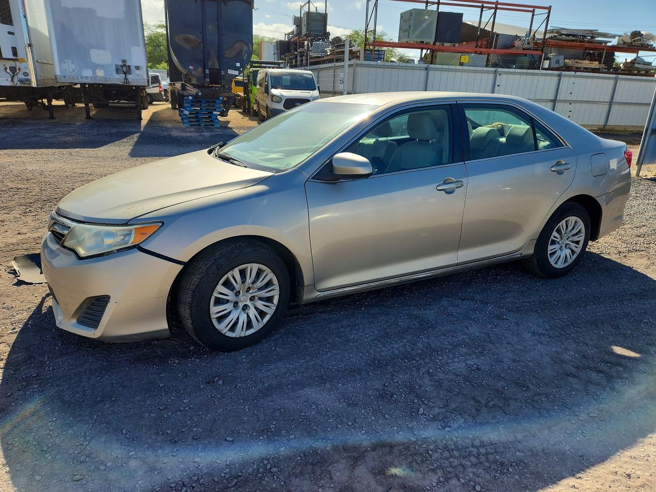 2014 TOYOTA CAMRY — Front 3/4