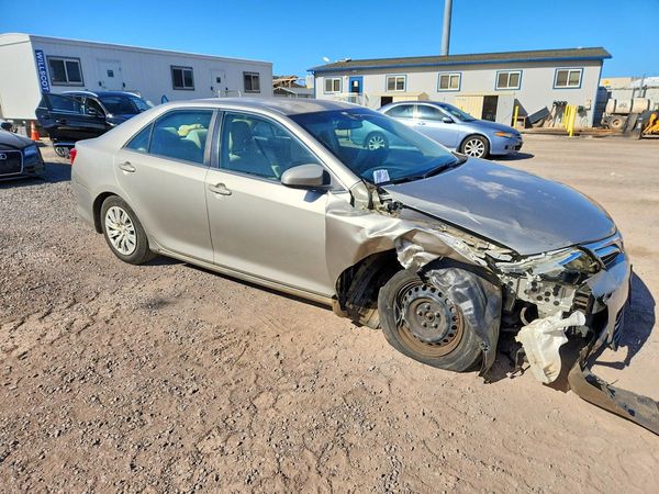 2014 TOYOTA CAMRY — Passenger 3/4