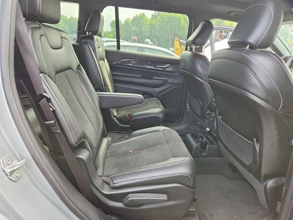 2023 JEEP GRAND CHEROKEE L LAREDO 4X4