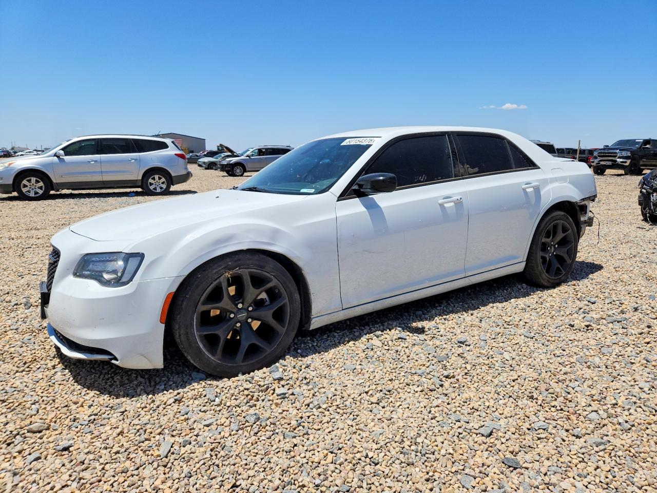 2022 CHRYSLER 300 Touring — Front 3/4