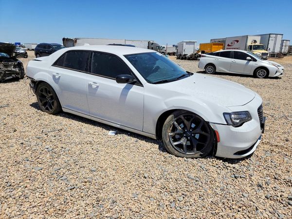 2022 CHRYSLER 300 Touring — Passenger 3/4