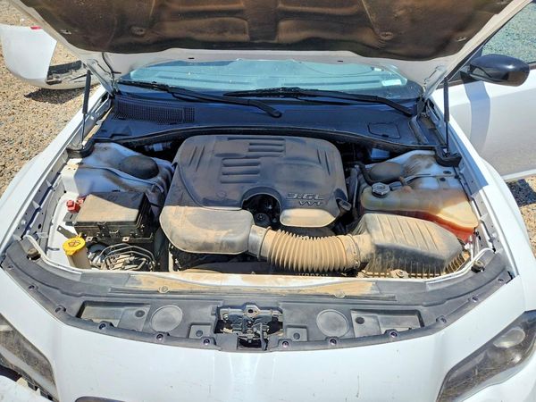 2022 CHRYSLER 300 Touring — Engine bay