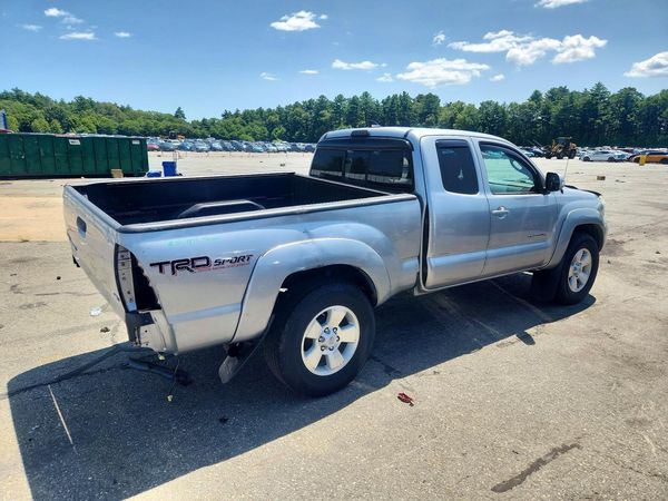 2015 TOYOTA TACOMA Delux Grade