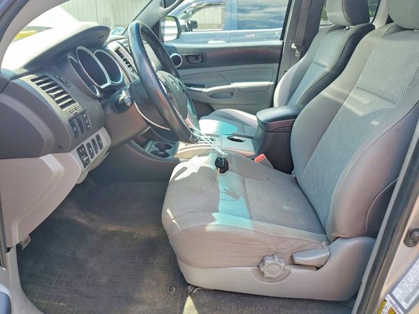 2015 TOYOTA TACOMA Delux Grade