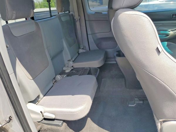 2015 TOYOTA TACOMA Delux Grade