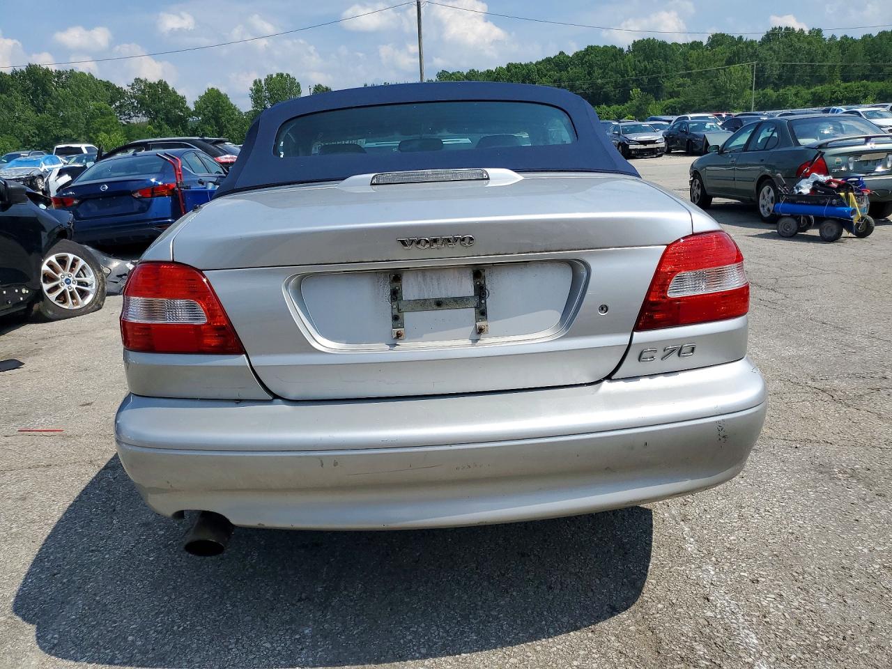 2004 VOLVO C70