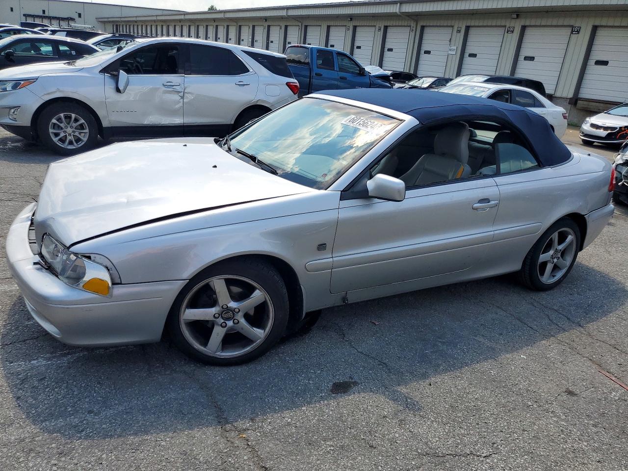 2004 VOLVO C70