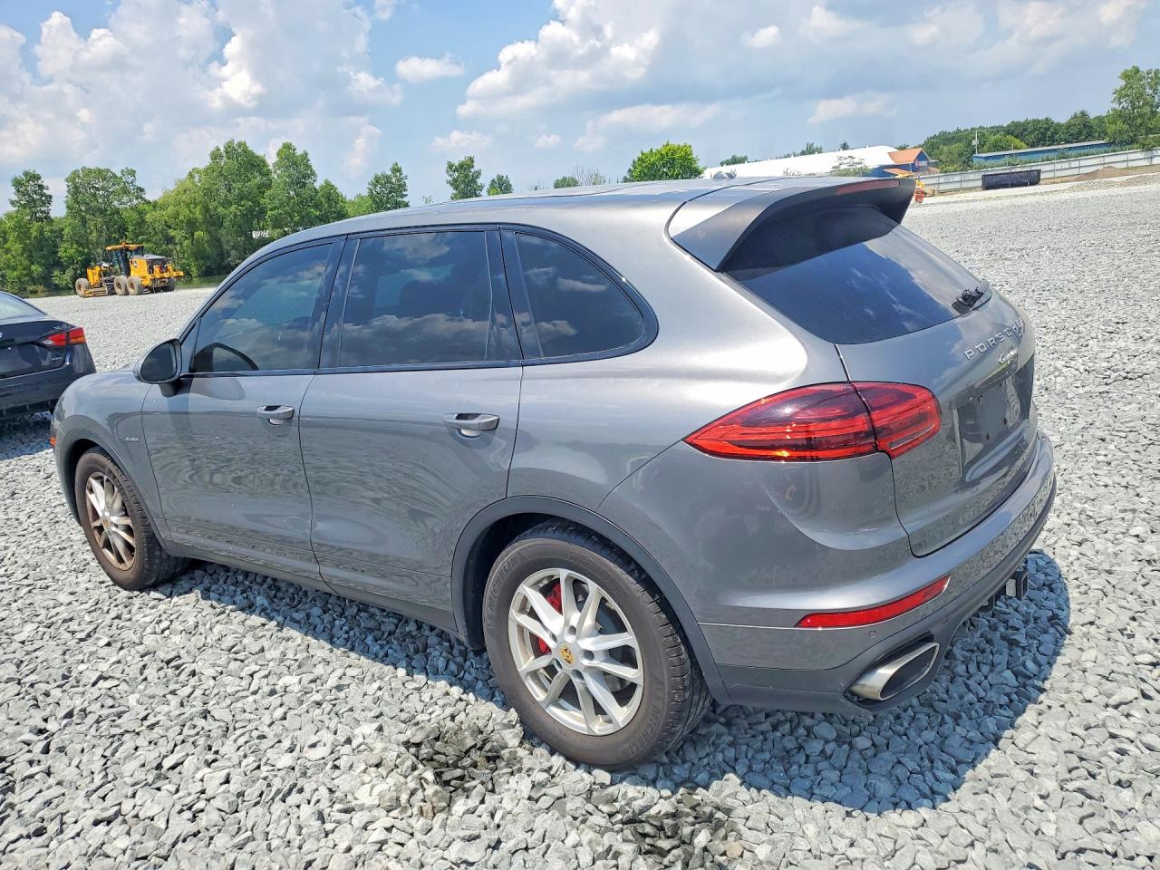 2016 PORSCHE CAYENNE