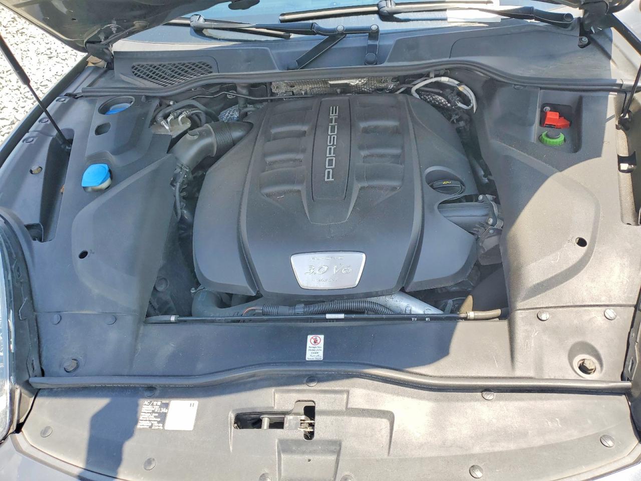 2016 PORSCHE CAYENNE