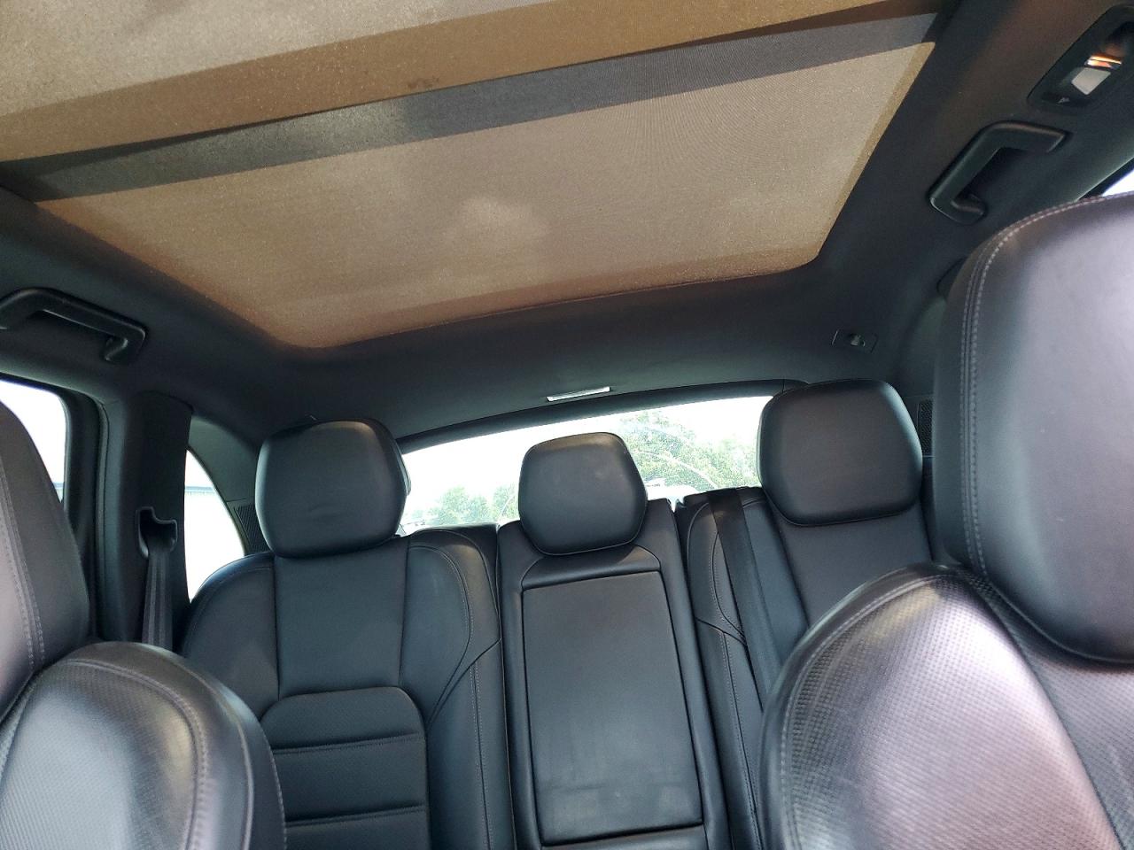 2016 PORSCHE CAYENNE
