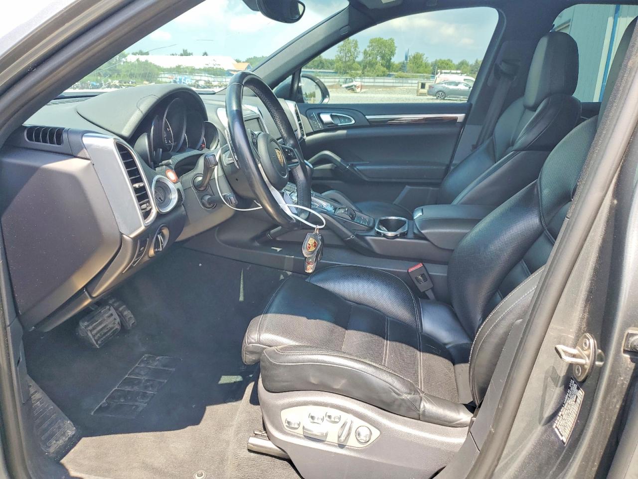2016 PORSCHE CAYENNE