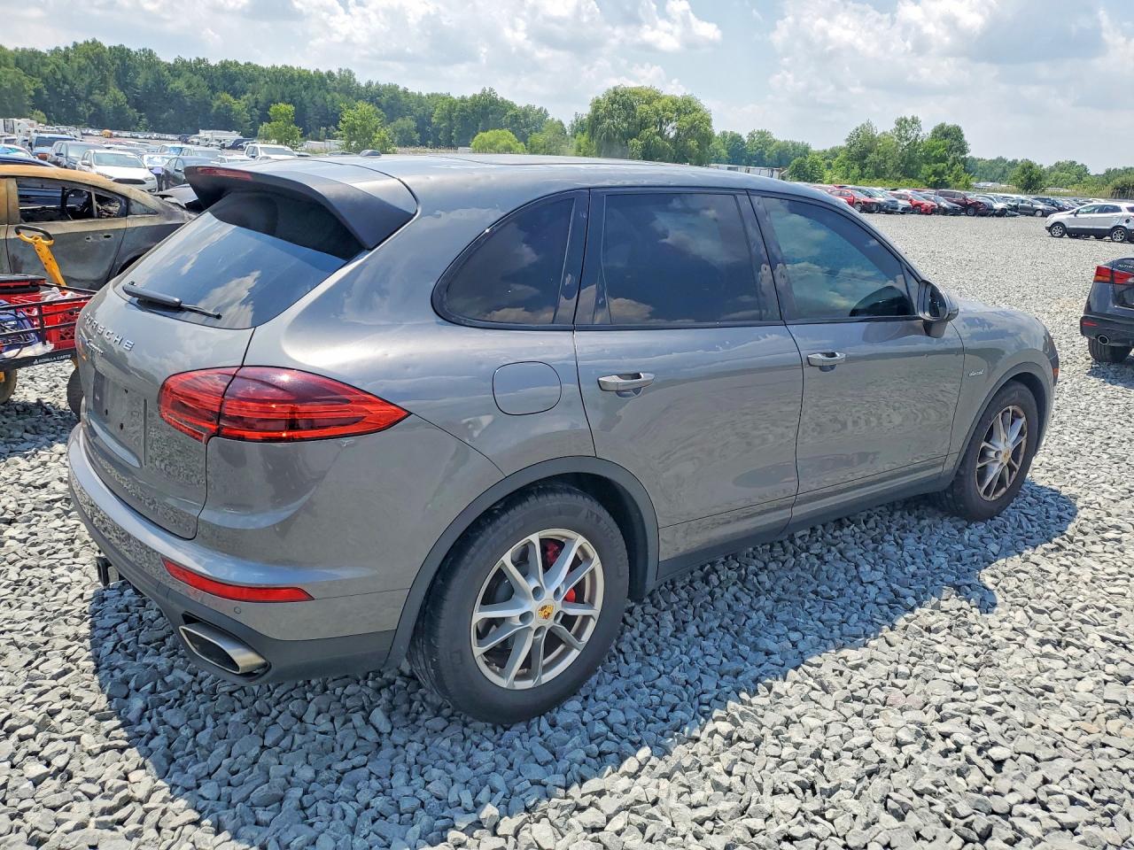 2016 PORSCHE CAYENNE