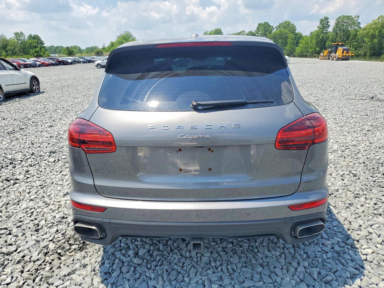 2016 PORSCHE CAYENNE