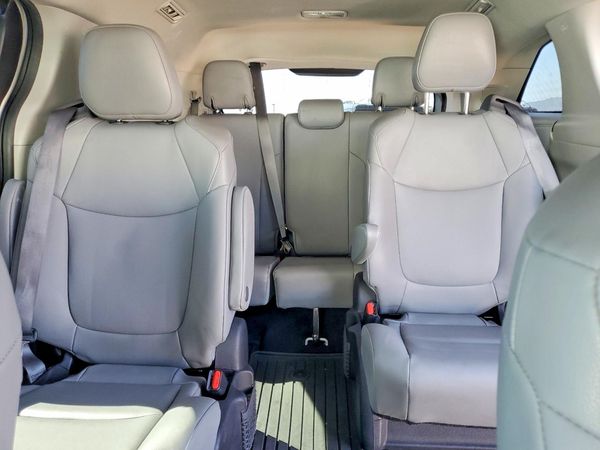 2022 TOYOTA SIENNA XLE