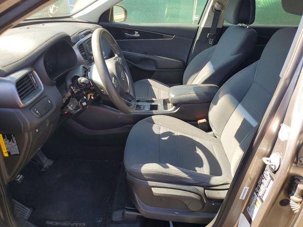 2016 KIA SORENTO L / LX
