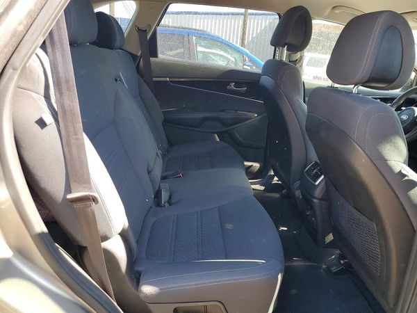 2016 KIA SORENTO L / LX