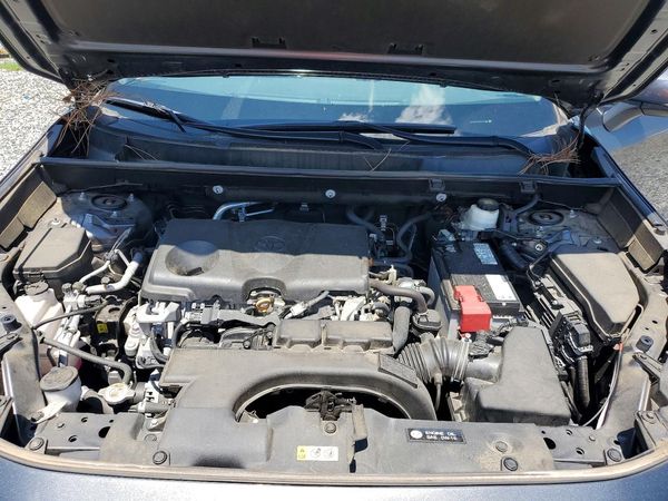 2021 TOYOTA RAV4 XLE — Engine bay