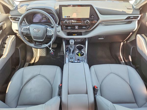 2024 TOYOTA HIGHLANDER
