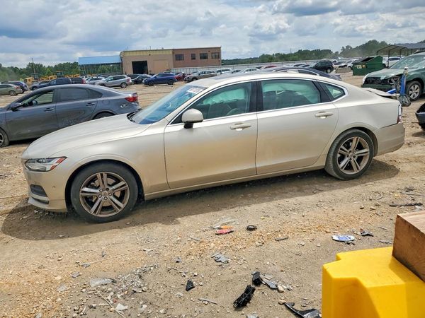 2018 VOLVO S90